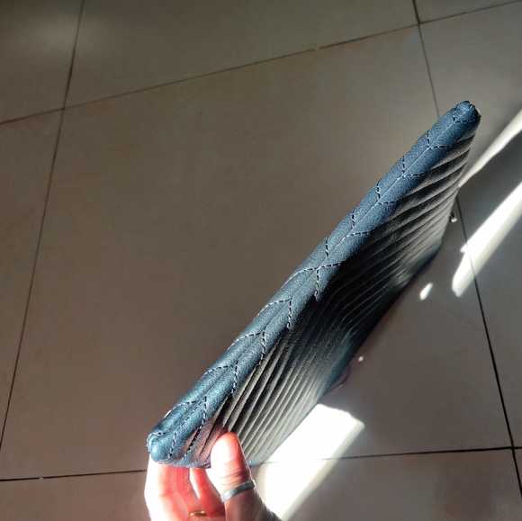 FOREVER NEW Black Chevron Wristlet - Picture 6 of 13